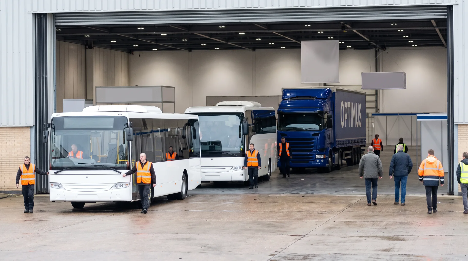 TRANSEXPO in Kielce: moving a bus and its components onto the stand